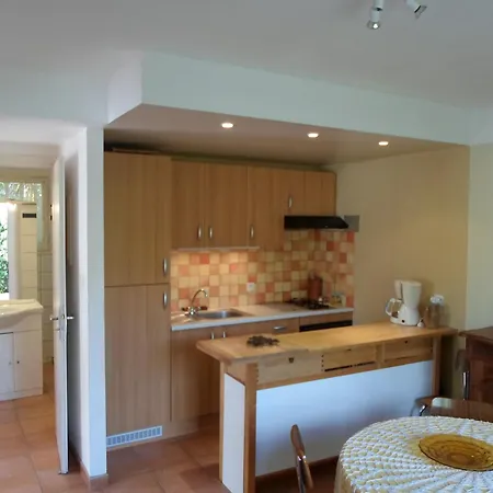Giens Apartment *